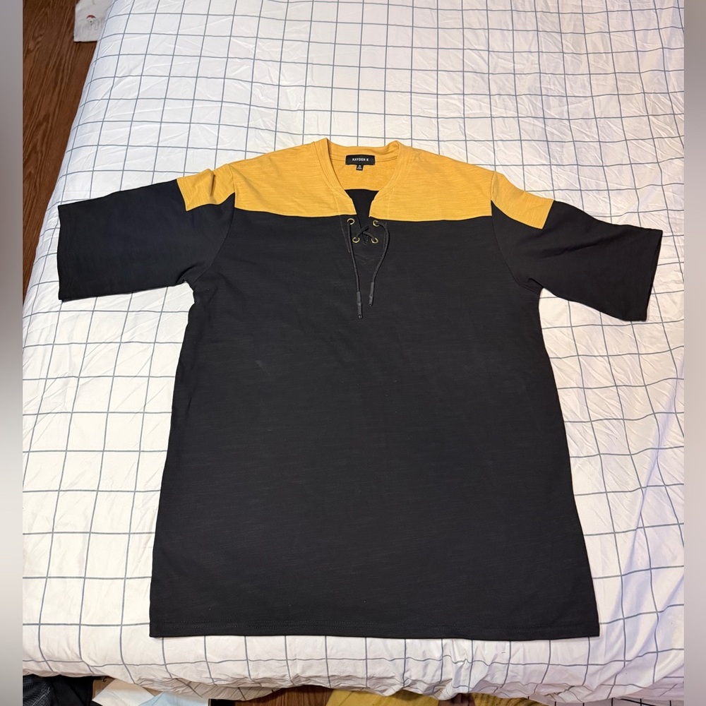 Stylish Black and Yellow Men's Short Sleeve Shirt